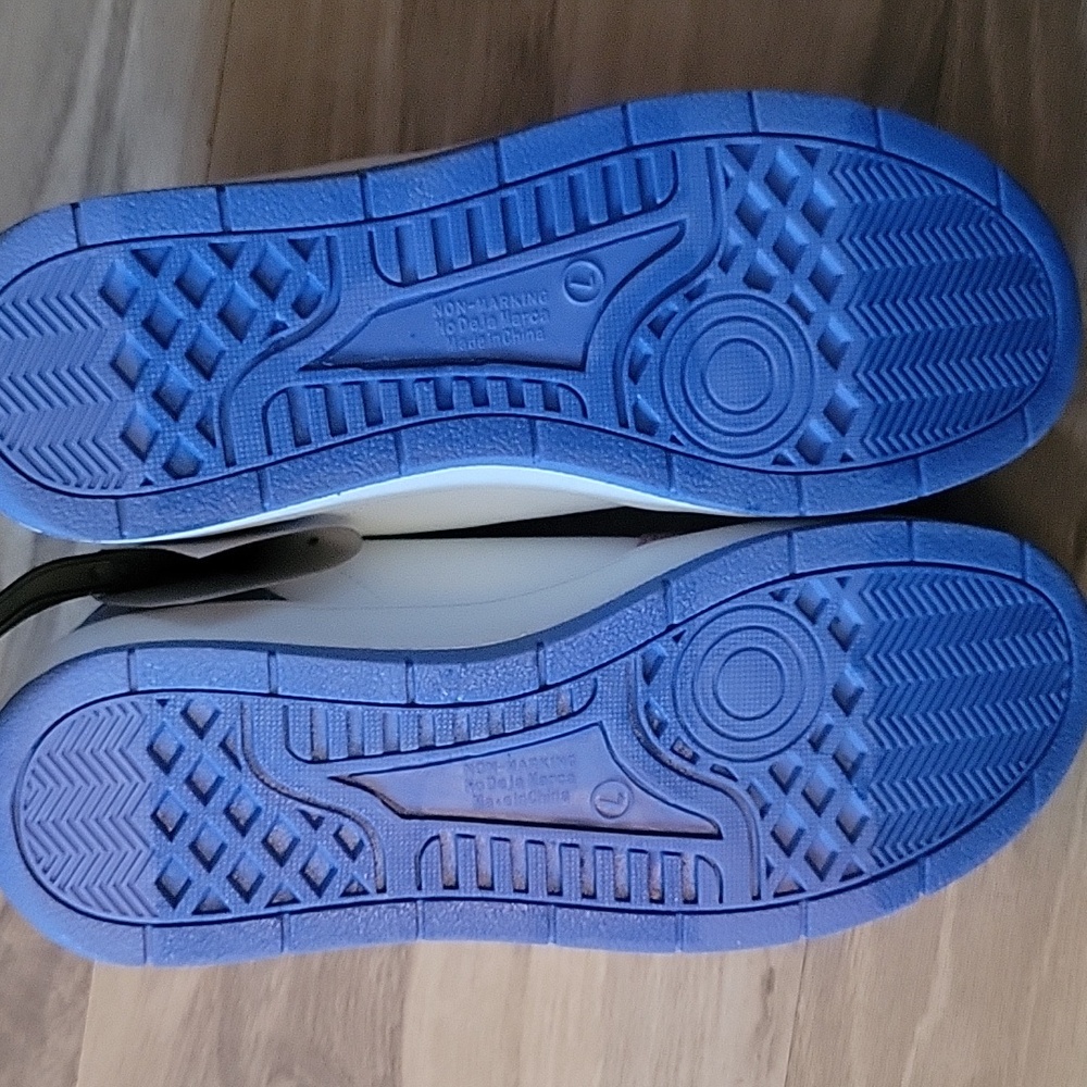 Hello Kitty - casual Court Sneakers Womens Size 7 - Picture 5 of 6